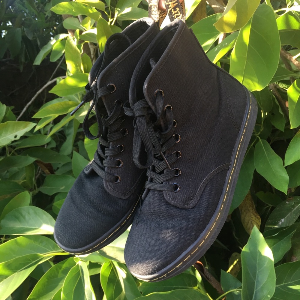 Dr. Martens Sheridan Women’s Canvas Casual Boots🥾
